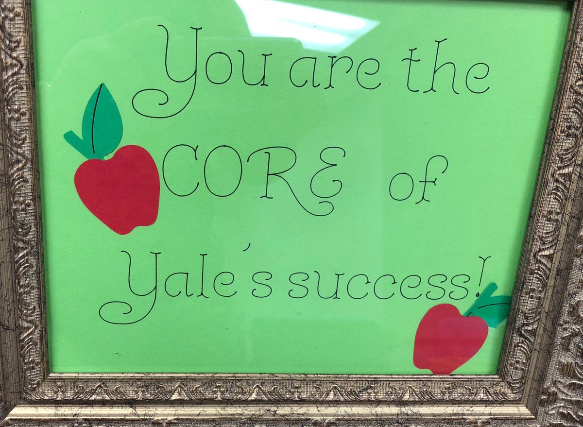 HollyGoTweets's tweet photo. Yale’s teachers are the ‘Core’ of our success! Carmel apples anyone? #RISDGreatness #FallGoodies https://t.co/tcE4U0E7Wz