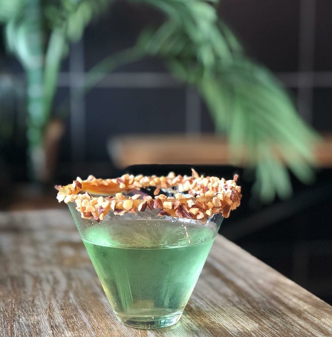 IBAlexandria's tweet photo. Fall Cocktails @brassrailpizzabar

🍁Whiskey Spiced Pumpkin Pie: Rye Whiskey, Davenport Cinnamon Whiskey, Pumpkin Purée infused w/ Ginger, Nutmeg, Clove &amp; Cream.

🍁Caramel Apple Martini: 6th Element Apple Vodka &amp; Salted Caramel Vodka. W/ a Carmel Rimmer dipped in Chopped Nuts. https://t.co/dE1Md7XeZK
