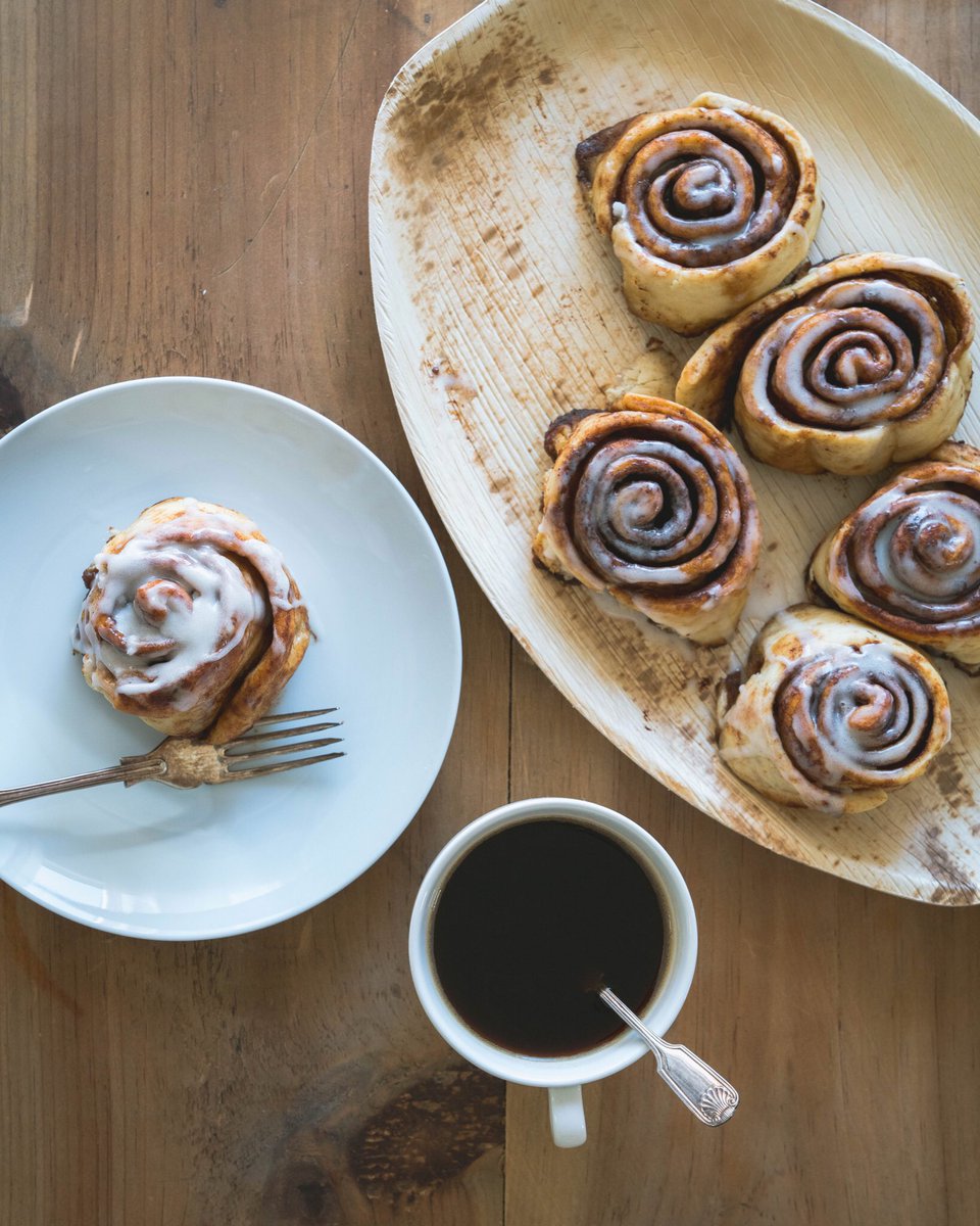 It’s market day! Catch me at <a href="/hscafarmmarket/">HSCA Farmers' Market</a> today from 3-7 to stock up on all your churro, cinnamon roll, and pie needs 🤙🏽 ➡️ Reminder that ALL of our products are #vegan, non-GMO, and locally made using ingredients from local producers! #SupportLocal #SupportYYCBusiness 💚