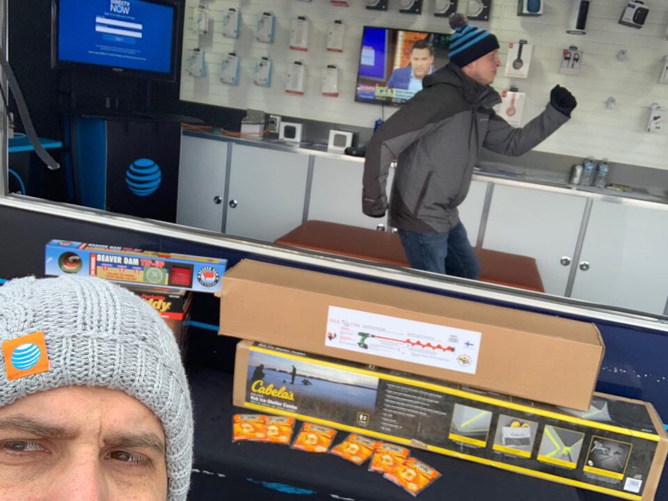 #ATTMobileretail coming to you live from New Richmond, WI! Come check us out at Family Fresh Market!! Unbeatable promotions and raffles!!#attroadshow #distributionisourthing @BrianWest_NP <a href="/fjdevereux/">Fred Devereux</a> @brianjshay <a href="/shawnglinski/">Shawn Glinski</a> @AhsanMelwani <a href="/bpeterson407/">Bryce Peterson</a> <a href="/SamCoonMNP/">Sam Coon</a> <a href="/gigem96r/">Ray Aguirre</a>