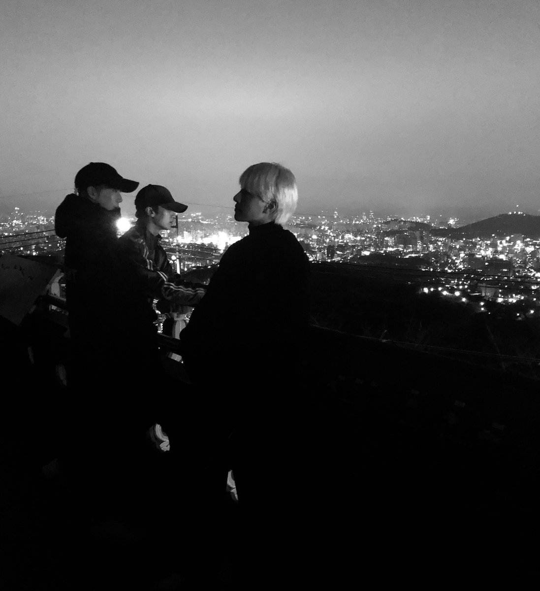 ItaliaLucente's tweet photo. ✨UPDATE ✨
[07112018]
Aggiornamento Twitter di Z.Hoo 💕

"#마지막밤🌕"
(#ultimanotte) 

#LUCENTE #루첸트 #zhoo https://t.co/SrvtKpusPl