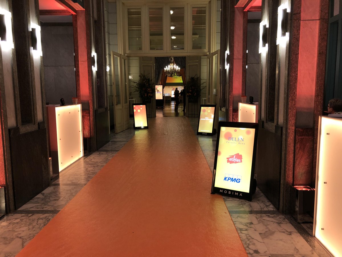 Vanavond is er de #vokavoorzitterswissel in de Concert Noble te Brussel. <a href="/mobima_eu/">MOBIMA®</a>  verzorgt de #digitalsignage voor <a href="/vokavzw/">Voka - Vlaams netwerk van ondernemingen</a>. Alle pop-ups van sponsors worden vervangen door 3 type's MOBIMA: outdoor, indoor en WAYO op batterijen.