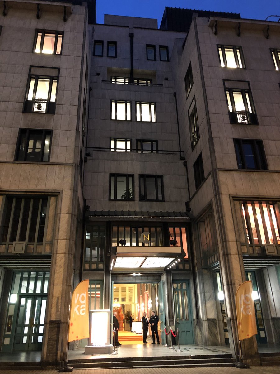 Bertavis's tweet photo. Vanavond is er de #vokavoorzitterswissel in de Concert Noble te Brussel. @mobima_eu  verzorgt de #digitalsignage voor @vokavzw. Alle pop-ups van sponsors worden vervangen door 3 type's MOBIMA: outdoor, indoor en WAYO op batterijen. https://t.co/z70uLRg2xO