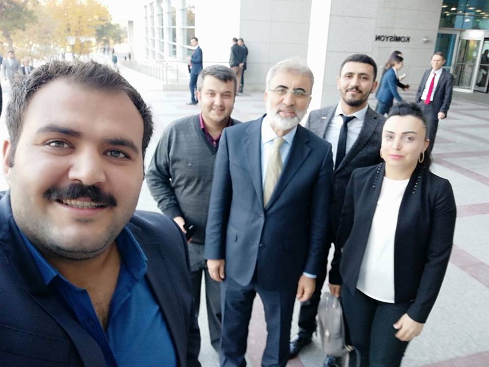 AttderCorum's tweet photo. Eski Enerji Bakanımız, Sn Taner Yıldıza hoş sohbeti ve sonrasinda selfie için teşekkür ederiz.. https://t.co/PyhiJh4zgD