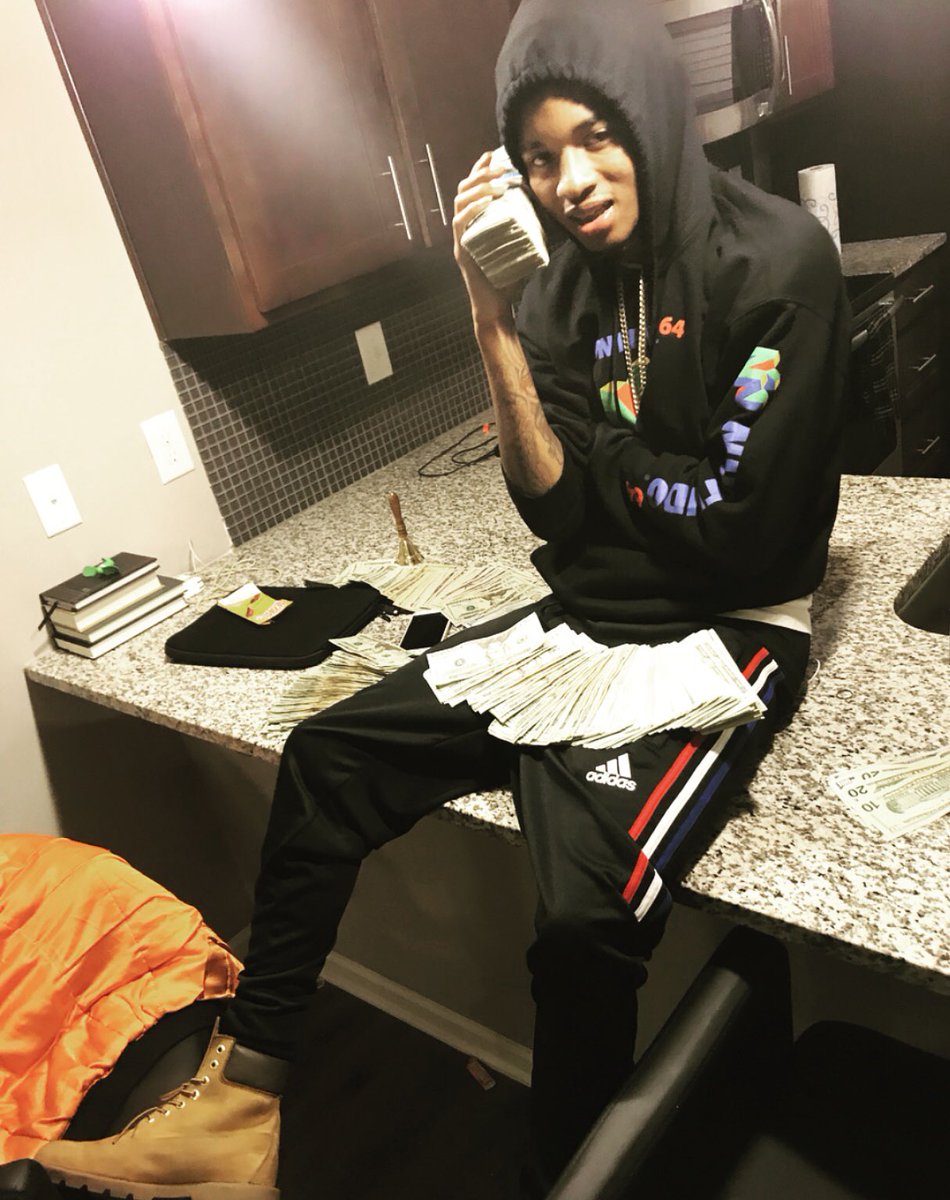 Syron_Finnese23's tweet photo. I’m Growin 🆙 I Rather Flip Than Spend💯... STOP 🛑Tryna Impress Da Haters, &amp;&amp; INVEST Da PAPER 📝💸🔛🚦🚦‼️‼️‼️ #Liljeffboy #Imm4L #BankrollFinnese  #Mobshiii #MYASU #MotivationOnly #Selfmade 🔱 https://t.co/Ato75MqsNE