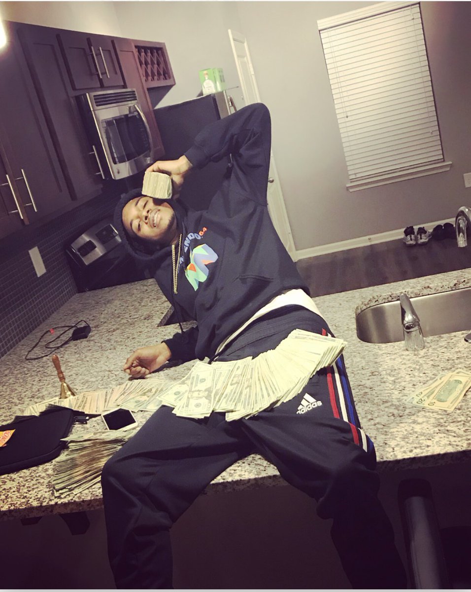 Syron_Finnese23's tweet photo. I’m Growin 🆙 I Rather Flip Than Spend💯... STOP 🛑Tryna Impress Da Haters, &amp;&amp; INVEST Da PAPER 📝💸🔛🚦🚦‼️‼️‼️ #Liljeffboy #Imm4L #BankrollFinnese  #Mobshiii #MYASU #MotivationOnly #Selfmade 🔱 https://t.co/Ato75MqsNE