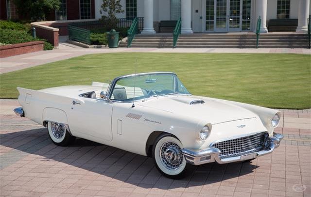 ClassicCars_com's tweet photo. Arguably one of the most iconic cars - 1957 Ford Thunderbird: https://t.co/qMkTfJurbE
#classiccarsdotcom #driveyourdream #forsale #fordthunderbird #ford #tbird #classicford #classictbird #fordtbird https://t.co/XegXyQArBK