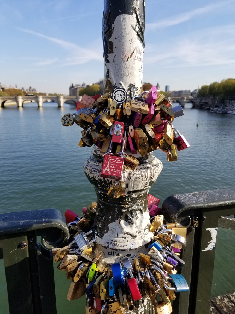 megbaileyink's tweet photo. 👀 Can you spot the #mCHIP with locks of love on the Pont des Arts in Paris? @maestrohealth https://t.co/VJIJR85Ju8