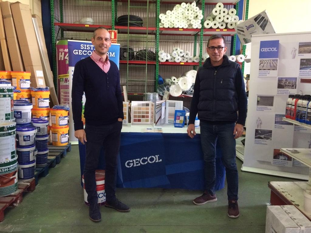 GECOLoficial's tweet photo. Punto de Venta Activo de @ACarbonellGECOL en las instalacines de Materiales de Construcción El Algar, Oliva (Valencia), con Enrique, responsable de compras
#GECOLequipo #SiempreCerca #GECOLpva https://t.co/KuQQmQKRNX