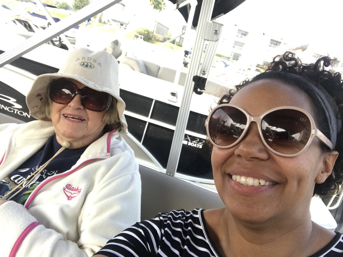 monique_nelson's tweet photo. Hanging with the fam 😎❤️⛵️ https://t.co/VsjmLkoUAO
