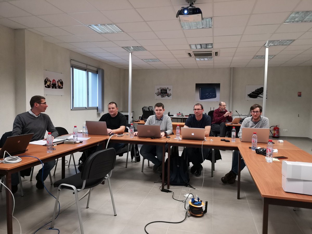 SDIS57's tweet photo. Trois techniciens du Département des Systèmes d'Informations étaient aujourd'hui dans les locaux de la société #TPLSystemes en Dordogne pour une formation technique #Swissphone sur le futur #RDA, le réseau départemental d'alerte déployé à 90%, opérationnel début 2019. #fiabilité https://t.co/ZuDQRICF3U