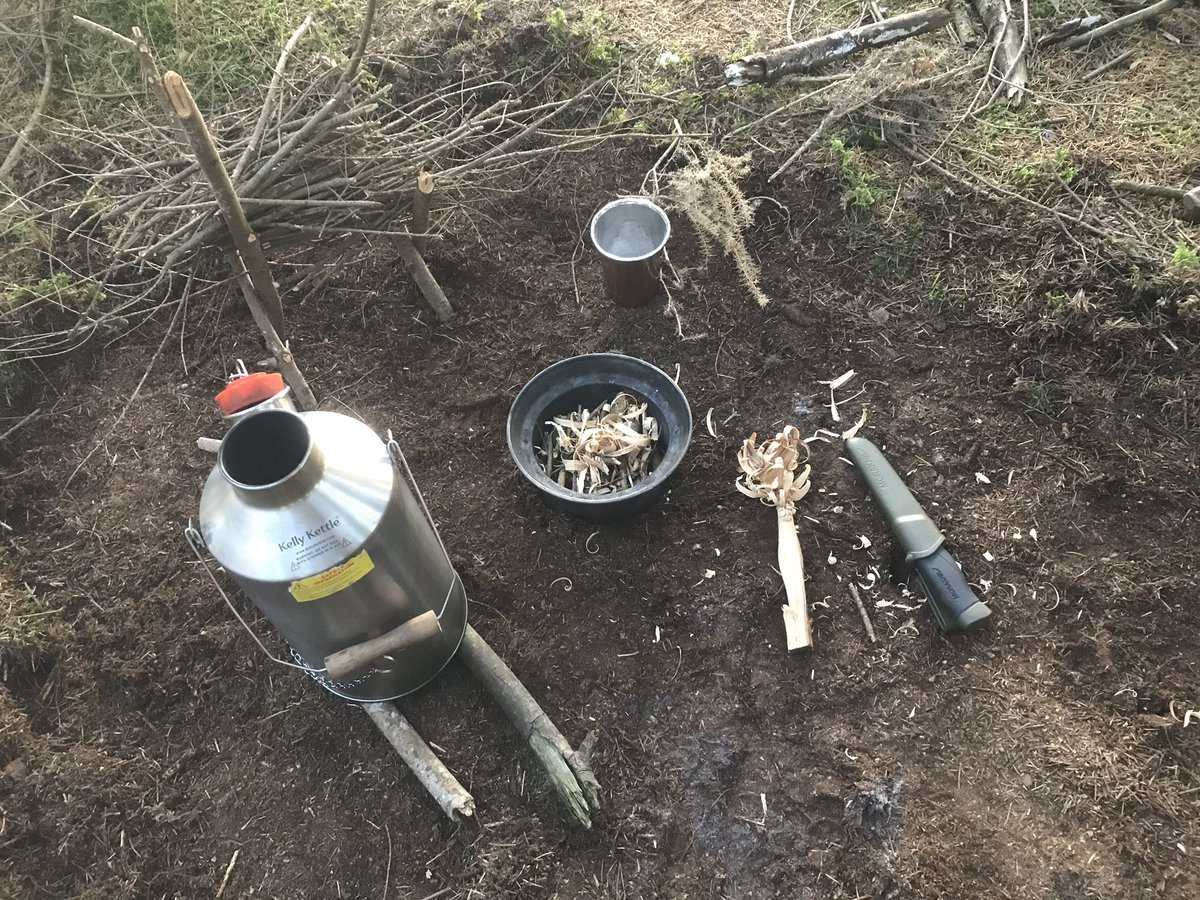_TomRay's tweet photo. Out with the @KellyKettle this afternoon #Bushcraft #Mora #Dorset #outdoors #tea https://t.co/sqYxzXFe88