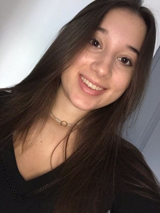 DeniMarie_1's tweet photo. @LoriePester, je te présente Apolline elle te suit depuis 11 ans et n'a jamais eu la chance de te rencontrer malgré ça, elle garde espoir. Pourrais-tu nous aider a lui décrocher un sourire pour ses 18 ans? (14novembre) @LoriePester @LoriePester @LoriePester 🙏🏻❤️ @apodmy_ https://t.co/wYeD4qtg33
