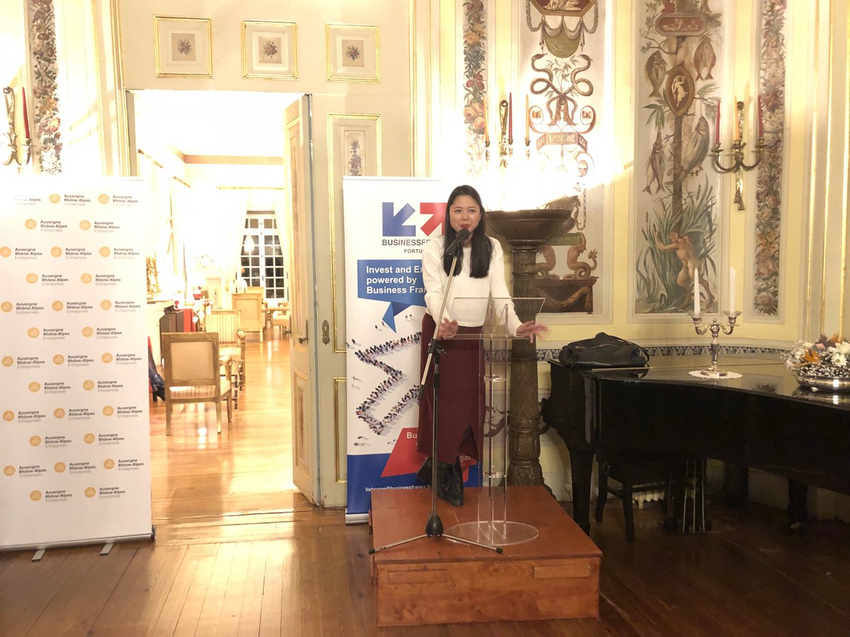 AudreyRochas's tweet photo. #WEBSUMMIT 
Jour 1 (6/7) : à peine le temps de rentrer me changer pour aller à l’Ambassade de France. Un superbe cocktail organisé par @businessfrance auquel j’ai pu assister grâce à @CecileDELETTRE de @IntFem_. J’ai même pu parler #SexTech avec @katborlongan !
#FrenchTech https://t.co/TbU0IaF0YS