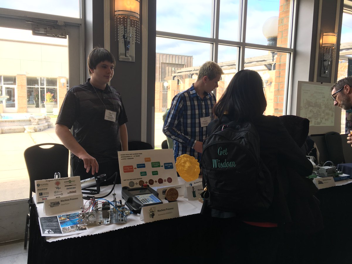 KelliLWells's tweet image. Creating awareness for #STEM at the Milwaukee STEM Forward event!
#SYSTEMnow18 #stemforward