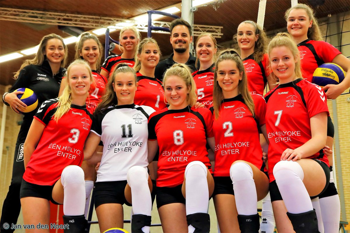 Dames 1 wint met 4-0 van koploper Set-Up DS4 vvholyoke.nl/index.php/actu…