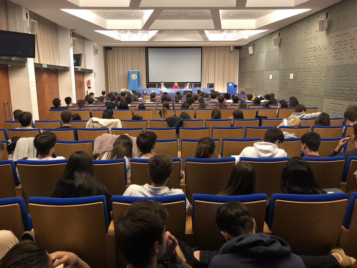 FIOlofPalme's tweet photo. Amb l’Auditori ben ple en el debat amb @RosaMassague @XavierCasalsM i Vidal-Folch sobre el gran salt de l’ultradreta a Europa en el VIII Seminari sobre Populisme i Xenofòbia https://t.co/bN7L6ru7pk