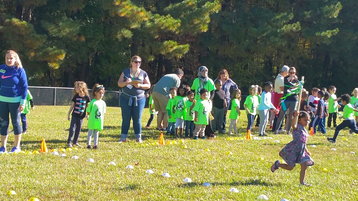 scarlet2701's tweet photo. @NorthwoodsElem1 #funrace,#kindergarten https://t.co/kApMnpPBms