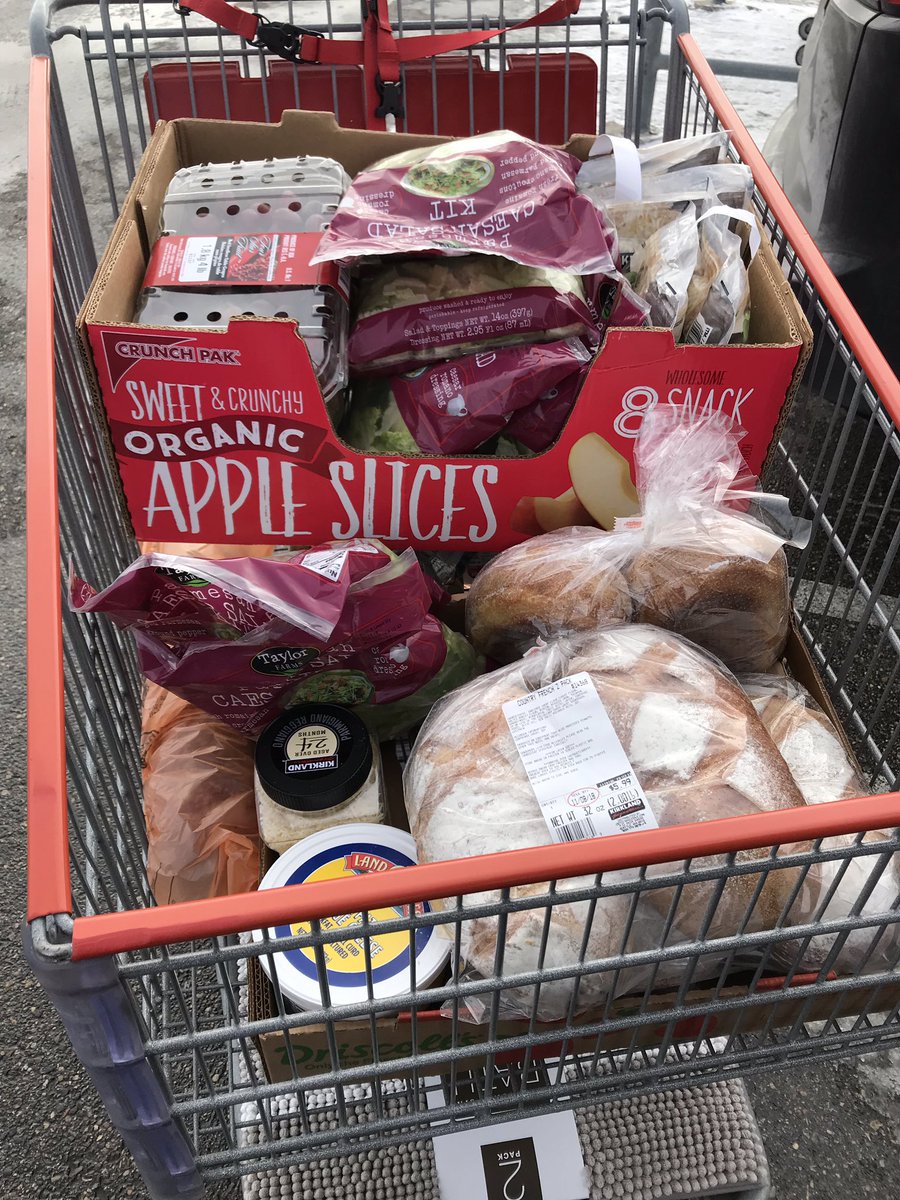 MMistro3's tweet photo. Getting ready for one of my favorite nights of the season!! #DBdinner #letsgoooo @Cobber_Football https://t.co/jepYxuVoXx