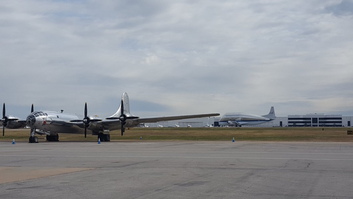 ICTBiz_dmccoy's tweet photo. .@NASA Super Guppy greeted by Doc @FlyICT https://t.co/3610xPrNNr
