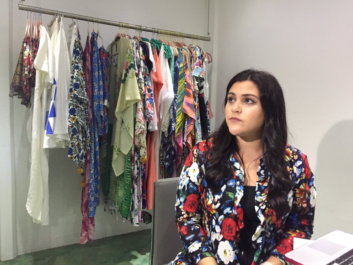 SylviaGomezT2's tweet photo. #AgujaLocal Natalia Figueroa decidio hacer realidad su sueño de tener su propio negocio y a la vez dar a conocer mas de 40 diseñadores del patio en una tienda virtual, Aguja Local. @TelenoticiasPR https://t.co/NQ7XHGk6MF