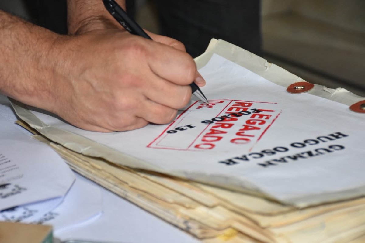 gustavomenendez's tweet image. Hoy hicimos la reparación histórica del legajo personal de nuestro compañero #HugoOscarGuzman quien siendo empleado de este municipio fue detenido desaparecido y los cómplices de la dictadura falsearon actas para ocultar su secuestro y posterior asesinato. #memoriaverdadyjusticia