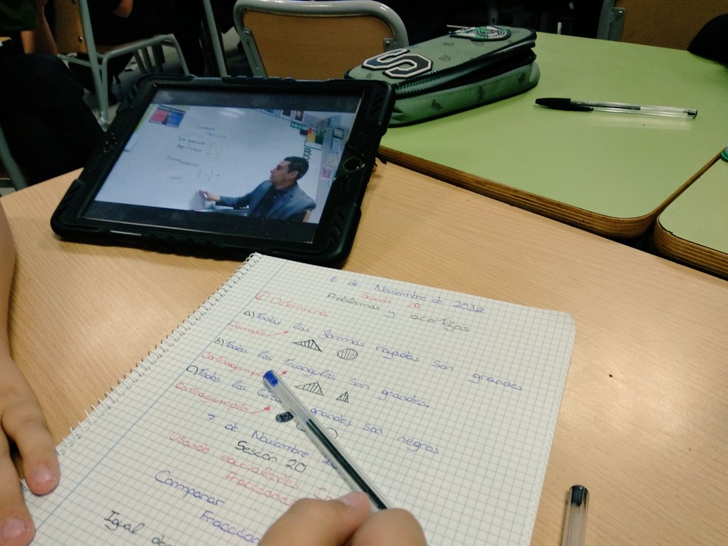 alvaronrubia's tweet photo. Clase de mates: calentamos con una app para trabajar el #cálculomental. Introducimos  a los alumnos en el tema con #flippclass; trabajamos sobre la sesión y al final un reto  #cooperativo que resuelven por tres vías distintas. Juntos llegamos más lejos @AlboradaColegio https://t.co/2O2wQKSPlv