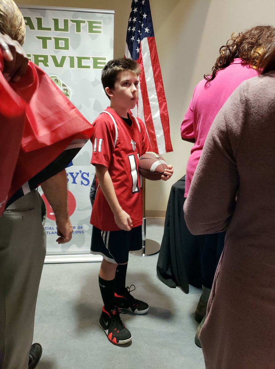 GeorgiaGuard's tweet photo. The @AtlantaFalcons joined the Ga. Guard at the General Lucius D. Clay National Guard Center, Nov. 6, 2018, to celebrate members of the armed forces during #SaluteToServiceWeek. Players and cheerleaders served lunch and hosted a meet and greet for service members and families. https://t.co/3xOKFDhvMq