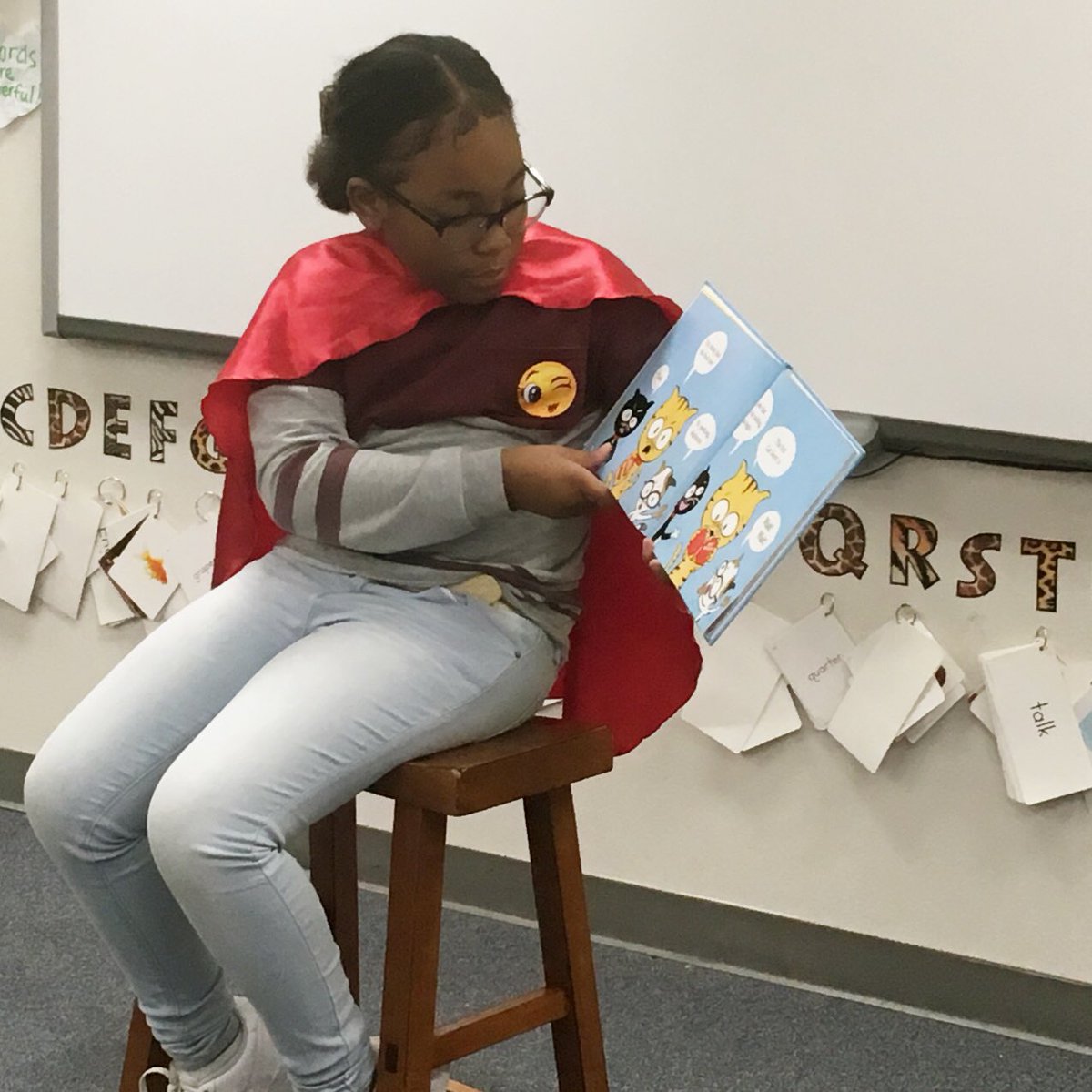 BethanyRoe's tweet photo. Captain Read came to our class to ready today!  #malvernLivesKind #malvernpride #CaptainRead @TheSusanHefley https://t.co/bTzMNmfdkM