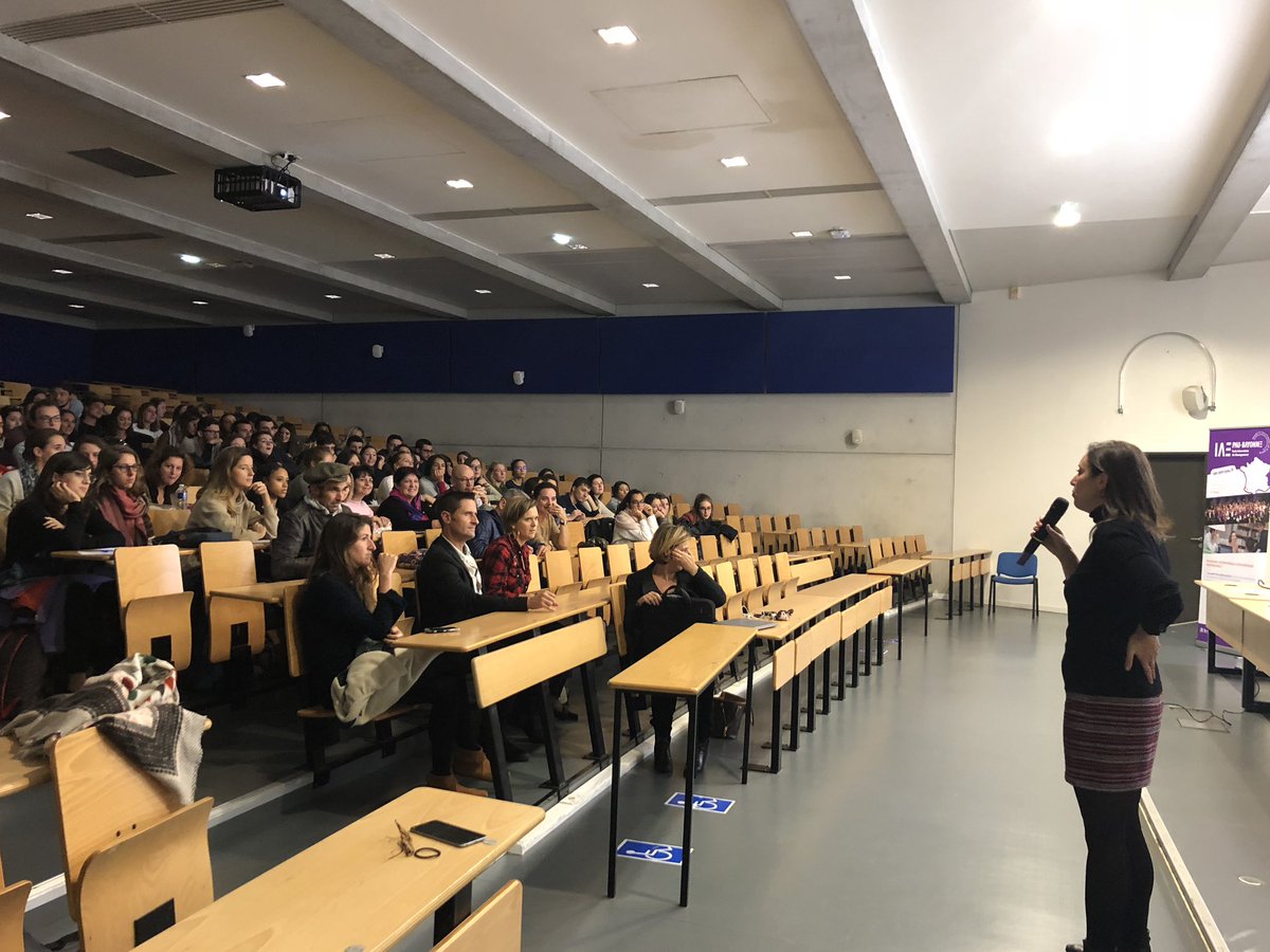 IAEPauBayonne's tweet photo. [#ActuIAE64] #OpenSIAE à l’@IAEPauBayonne ce soir ... C’est parti pour 1h d’échanges sur #gestion des #risques et #communication de #crise ! Merci à nos intervenants Kristof BABIN et Sebastien CASTET, nos étudiants, et le public présent ! https://t.co/9JK4urnBiT