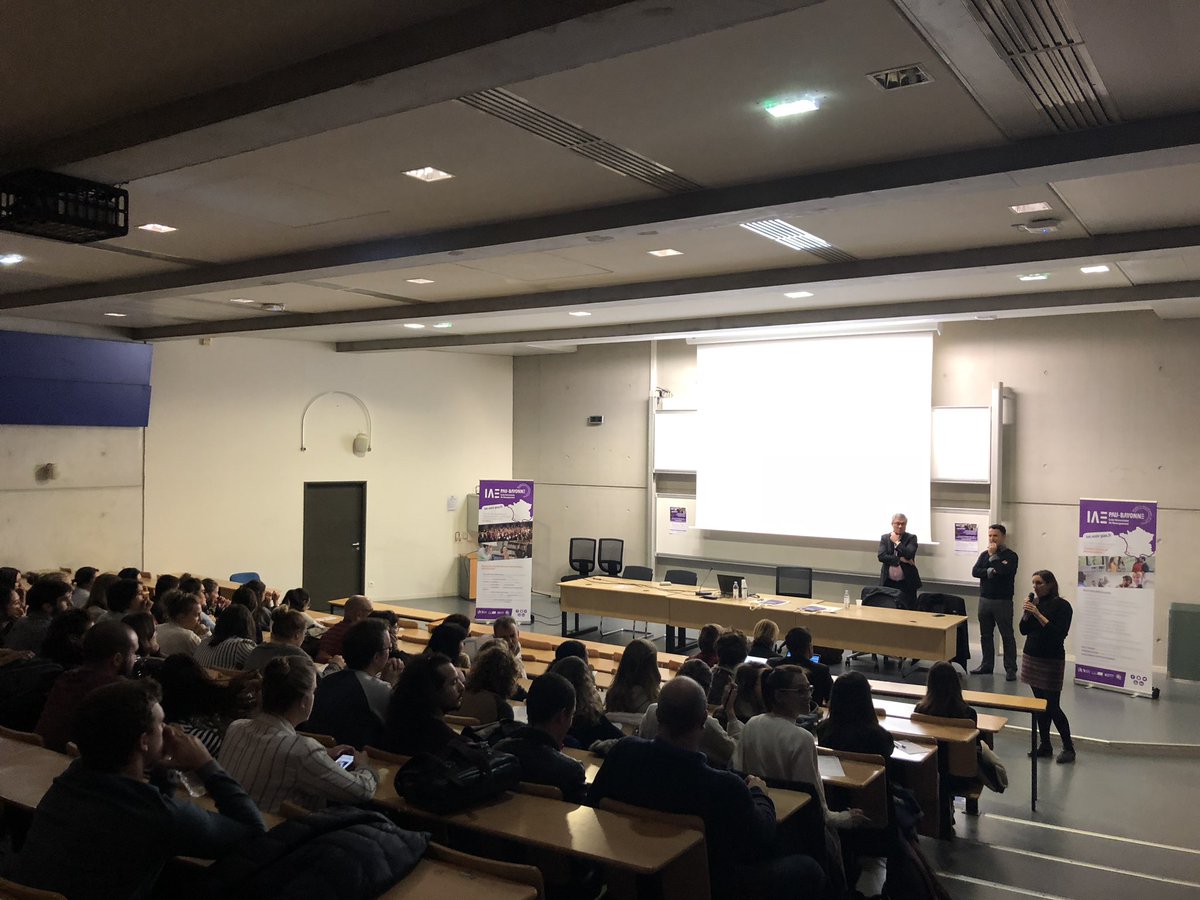 IAEPauBayonne's tweet photo. [#ActuIAE64] #OpenSIAE à l’@IAEPauBayonne ce soir ... C’est parti pour 1h d’échanges sur #gestion des #risques et #communication de #crise ! Merci à nos intervenants Kristof BABIN et Sebastien CASTET, nos étudiants, et le public présent ! https://t.co/9JK4urnBiT
