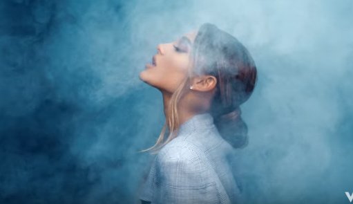 vayresss's tweet photo. SHE IS SO FUCKING BEAUTIFUL 
#breathinmusicvideo https://t.co/gWAperpRxO