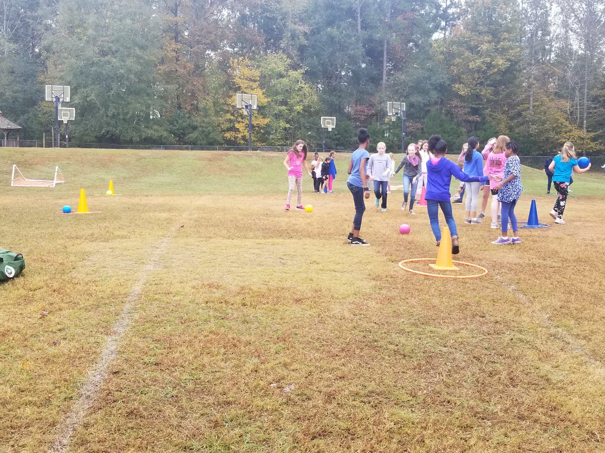 ReginaldLSmith's tweet photo. Skittles Cone. 2v2 soccer game. #yespe #celebrateauburn https://t.co/KSAozU8dwQ