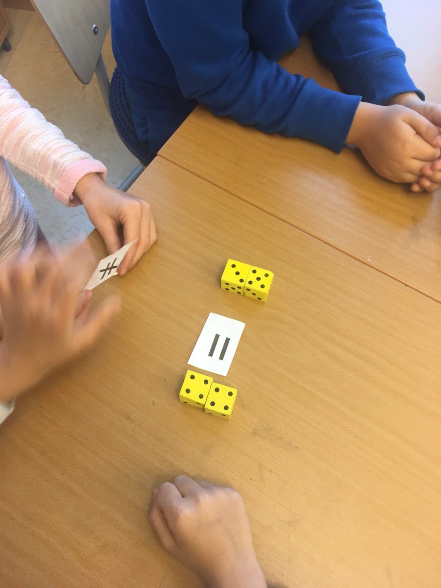 Rolig och lyckad mattelektion idag. 1B övade på att använda = och ≠ samt på att samarbeta &amp; lyssna på varandra #Rösjöskolan #solskol
