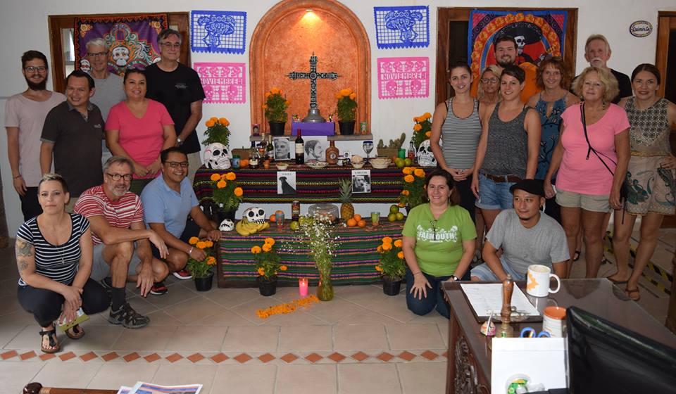 #Celebrating #DiaDeLosMuertos at our location in #PuertoVallarta in #Mexico #VolunteerMexico volunteerworklatinamerica.org/volunteer/proj…