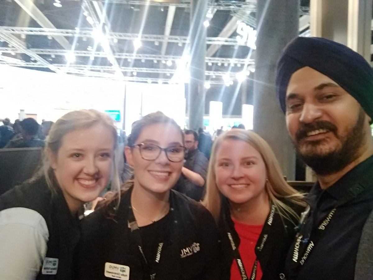 The super girls of <a href="/MyVMUG/">VMware User Group</a> @Ann_Saari <a href="/hmclink/">Hollis Clinkinbeard</a> @VMUGRebecca <a href="/VMworld/">VMworld</a>