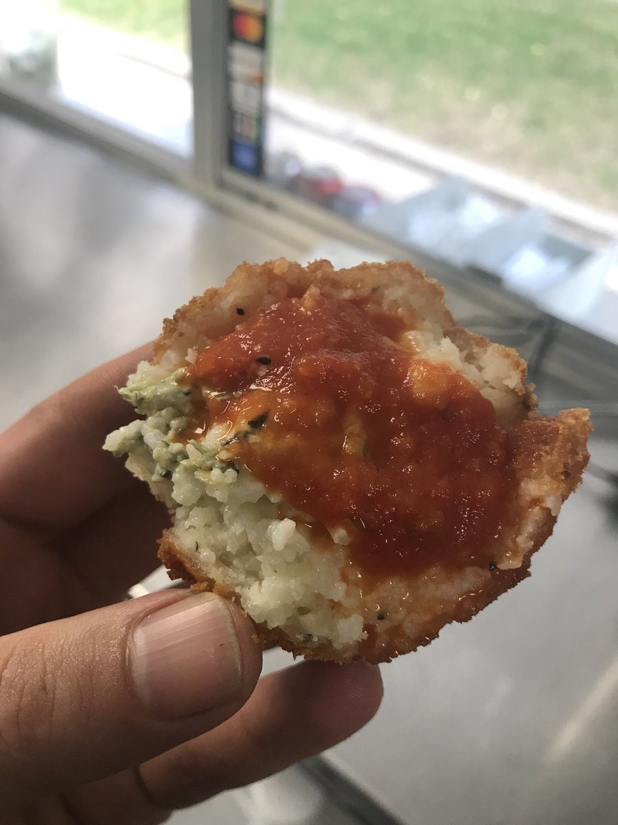 Creamy spinach and artichoke dip stuffed inside a panko crusted rice ball. Oh yeah!
58th and Ellis 1130-2pm. <a href="/uchiNOMgo/">UChicago Food Trucks</a> <a href="/UChicago/">The University of Chicago</a> <a href="/BallsofLove/">La Comodita Chicago</a> #ballsoflove #Sicilia