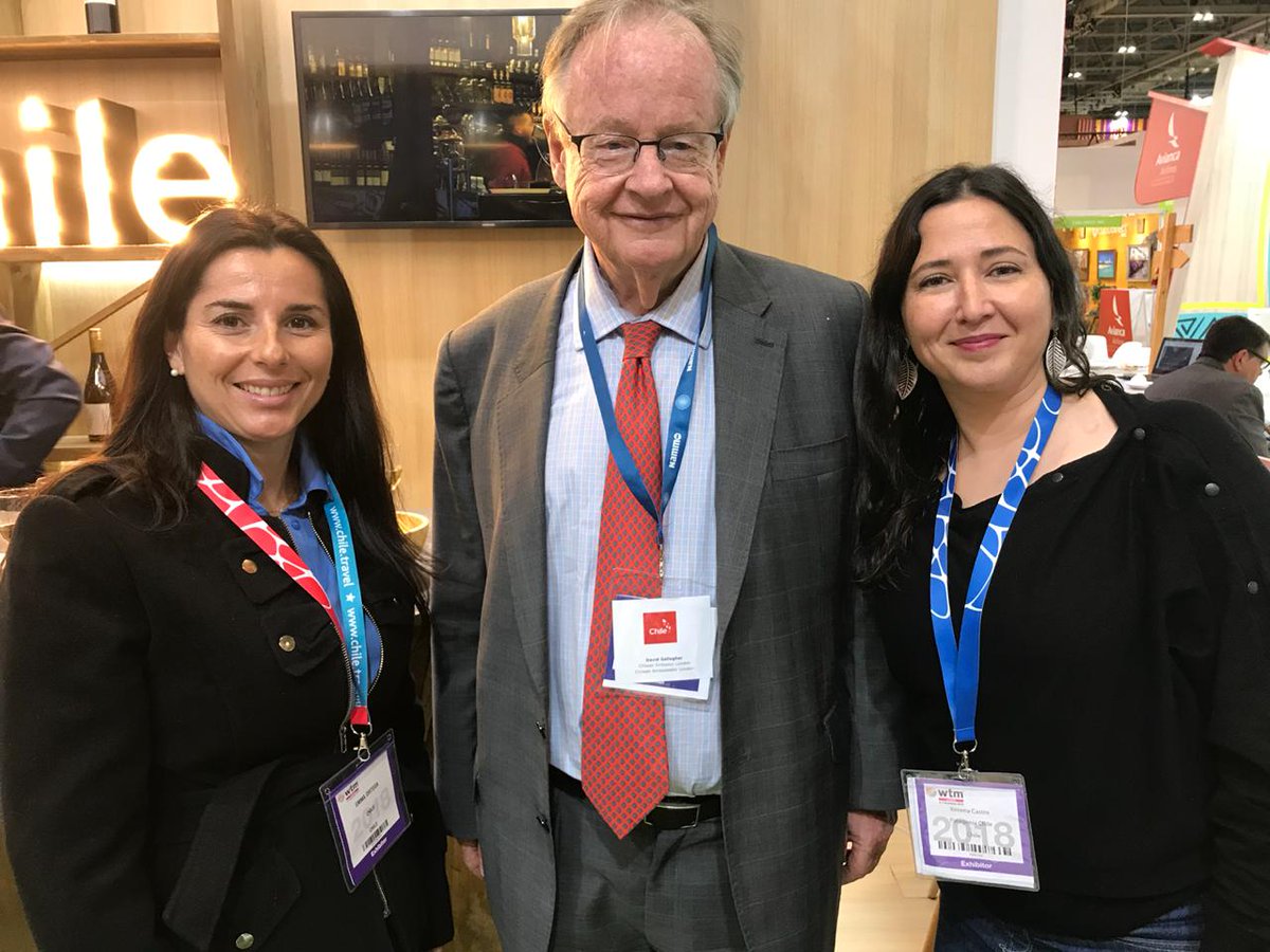 SernaturXII's tweet photo. @SernaturXII está presente la WTM de Londrés 🇬🇧, nuestra Directora Ximena Castro compartió junto al embajador de Chile en el Reino Unido, David Gallagher, y la Sub Directora de Marketing de Sernatur, Emma Ortega.
 #WTMLDN2018 #MagallanesAlMundo https://t.co/kE4oCPmFdE