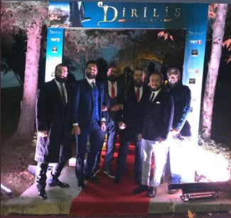 theotmans's tweet photo. أبطال المسلسل من حفل الافتتاح 

تابعو الحساب الرسمي لعرض المسلسل 

موعدنا اليوم في تمام الساعة 12 منتصف الليل
#ارطغَرل_122 
#ارطغَرل https://t.co/B4PPw5LiP8