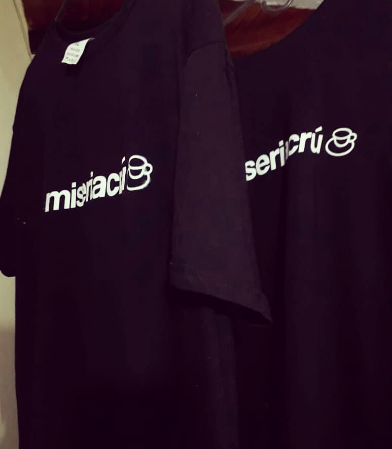Miseriacru's tweet photo. 🔊 Ya estan listas las camisetas, los esperamos esta noche de canciones en el @Teatropablot.
⚡7:00 PM
____________
Organiza: @quimbayachicha
@penandoportocar

Apoya: @mincultura @monsefilms
@Teatropablot

#centrodemedellin #cafeteatro #teatropablotobonuribe #miseriacru https://t.co/8XrVX6YK3M