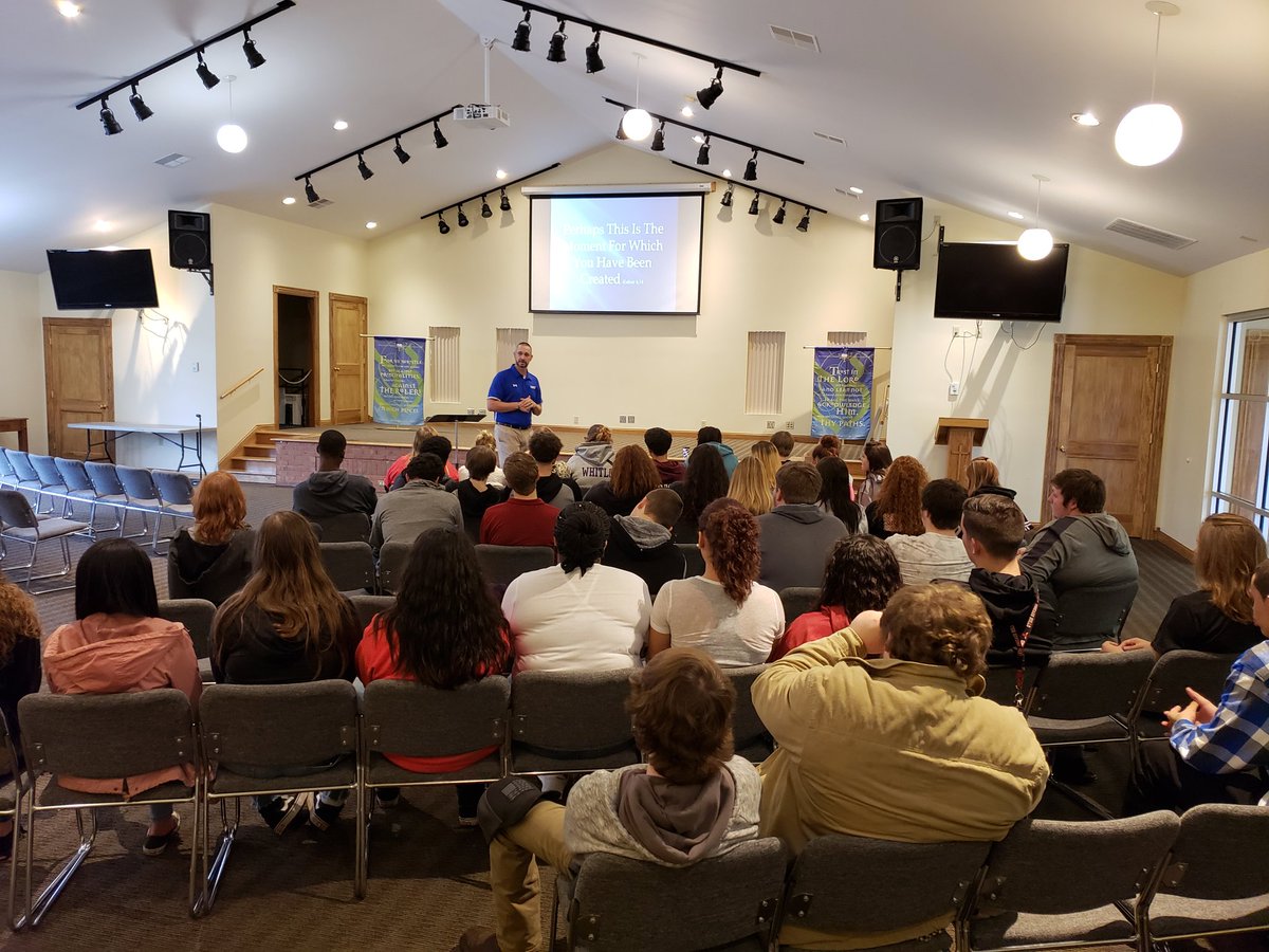 CavernaGuidance's tweet photo. Caverna junior class enjoying Dr
 Chris Schmidt at Lindsey Wilson discuss leadership and motivate them to set goals #chs #climbdeeper #lindseywilsoncollege https://t.co/l4rG77ajye