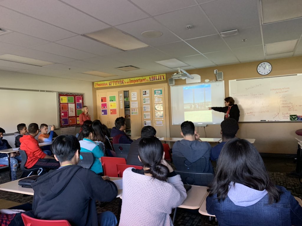 SHS_GreatThings's tweet photo. Have you ever thought about team teaching? Mrs. Peddie and Mrs. Kompara are teaming up to share experiences about the US/Mexico border with their EL students! #BeACardinal #FlyAsOne https://t.co/NLg0rIZaG7