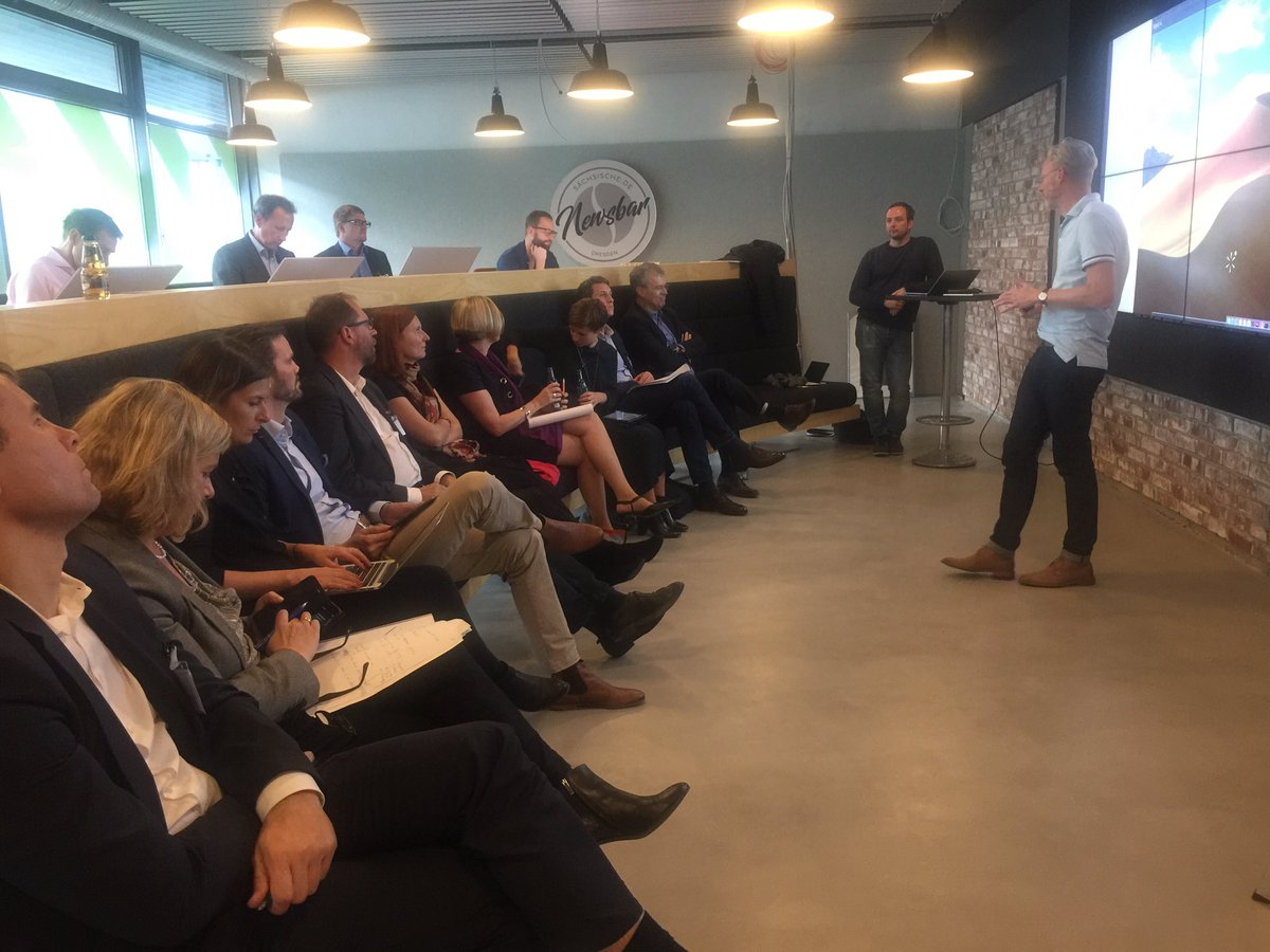 AnMilz's tweet photo. Vielen Dank für 2 grossartige Tage der Chefrunde in Dresden - dank beindruckender Offenheit, Inspiration u wertvollen Diskussionen mit @uvedd, @DenniKlein @LudwigZeumer @RoKuhne, Carsten Dietmann u ihren Teams @szonline @Mehrwertmacher @TAG24DD #nachhaltigeWirkung #cr30 https://t.co/QK7RDkyN5U