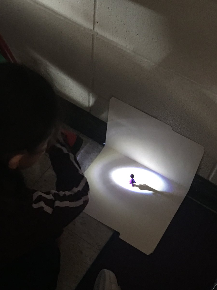 AnaPValenzuela's tweet photo. Exploring shadows. @GrayElemEagles #GrayTScience @DMAC_KC @SADubberke @SerjioMedina @AldineISD @STARS_902 https://t.co/ZPgjBgG7fw