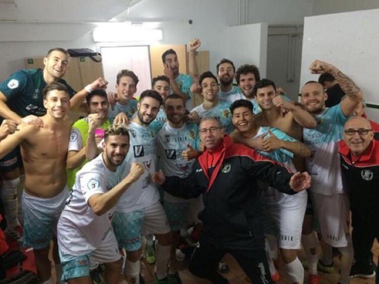 chorry313's tweet photo. El domingo tarde los vestuarios estarán 🔥, nos esperan en esta jornada 13 de @treceraG13 Con @olimpictotana  🔜@Yeclano_deptvo y @aguilas_fc 🦅🔜@LorcaFCSAD donde @terceramurcia se vivira una tarde 💪🏾.❤️💙⚽️@PasAguilera @deportcopelorca @DavidCastle_ @teleyecla radio #somosafici https://t.co/xH1oUHGQhd