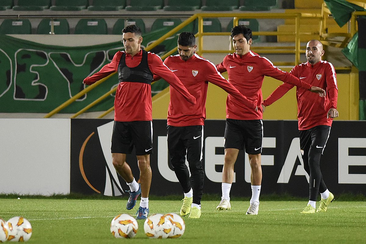 Los jugadores del Sevilla, entrenando en Akhisar (Foto: SFC).