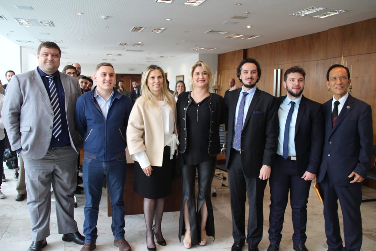 AEJPR's tweet photo. Hoje a Governadora Cida Borghetti empossou Eduardo Fulgêncio  Jansen  e Thabata Cristina Uhlik Vieira como Presidente e Secretária  Executiva do Conselho Estatual de Juventude. Na ocasião também deu posse  ao cargo de Assessor Especial de Juventude Nassim Ventura Bacila https://t.co/2AGPJau5fv
