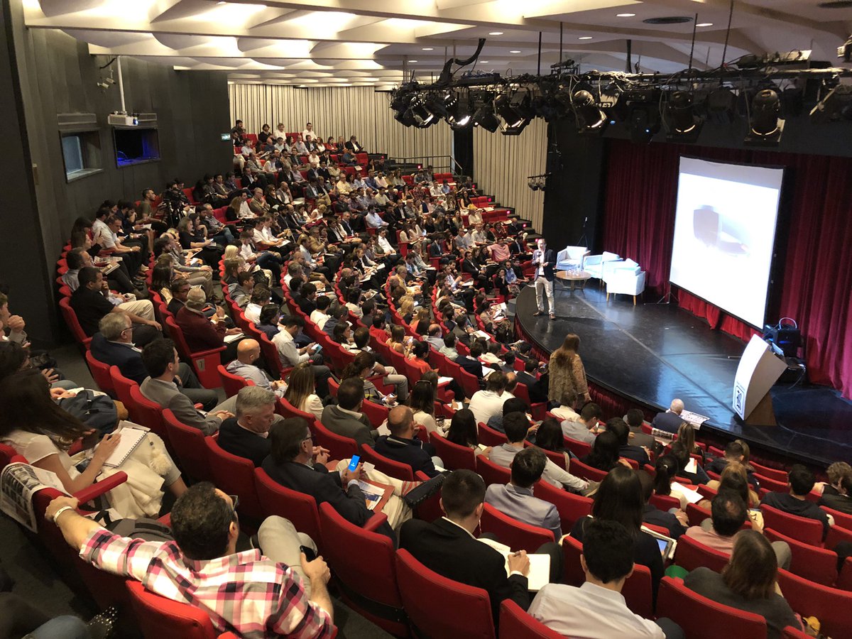 Gomez_Picasso's tweet photo. #RealTecno2018 terminó hoy con auditorio explotado de gente “podemos tener 1M de seguidores en Instagram, 200.000 direcciones de mail y más; pero con el actual nivel de precios de propiedades igualmente va a ser muy difícil vender” https://t.co/499Jqoykq9