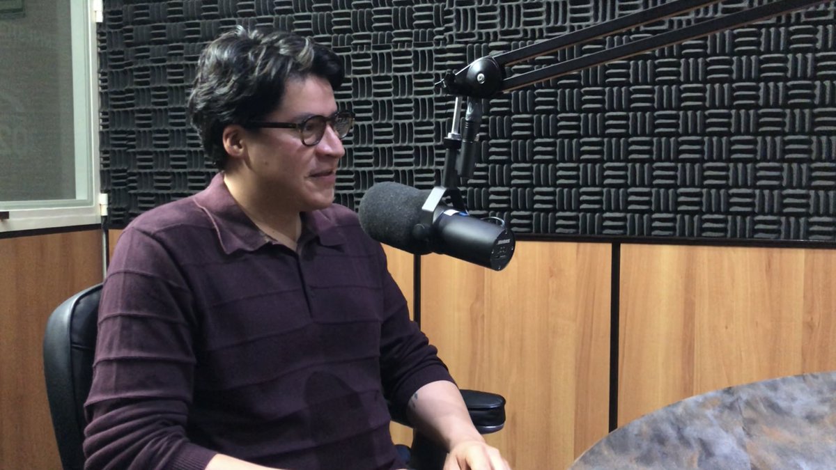 Pedro Mantecón, integrante de la Banda morelense <a href="/capitalsurmx/">capitalsur</a> se encuentra en la cabina de #LaRadioDeMorelos para compartir la premiere de “Cambio de estación”, sencillo de su próximo material. Sintoniza imryt.org📻 @Luulou_