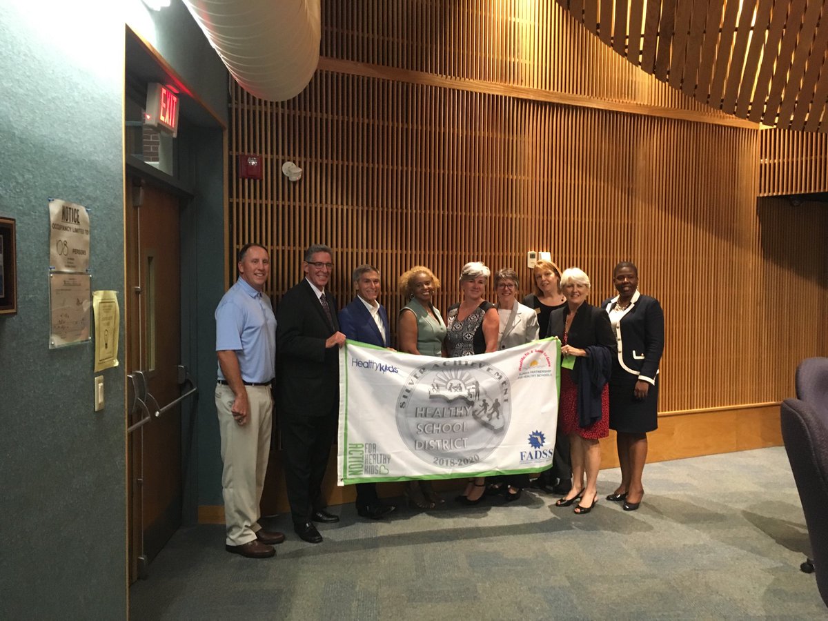 Congrats VCS for winning the Silver for the Florida Healthy School District!  Way to go Debbie and Grace!